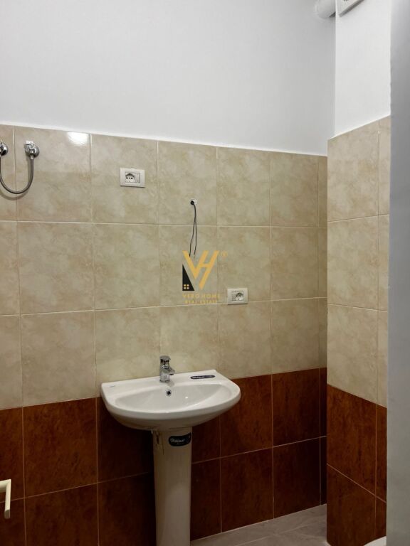 BUSINESS PREMISES 32 M2 FOR RENT NEAR DINAMO STADIUM 45,000 LEKE