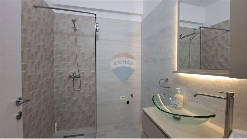 Appartamento 2+1+2 in Vendita, vicino alla Scuola Marina, Vlore