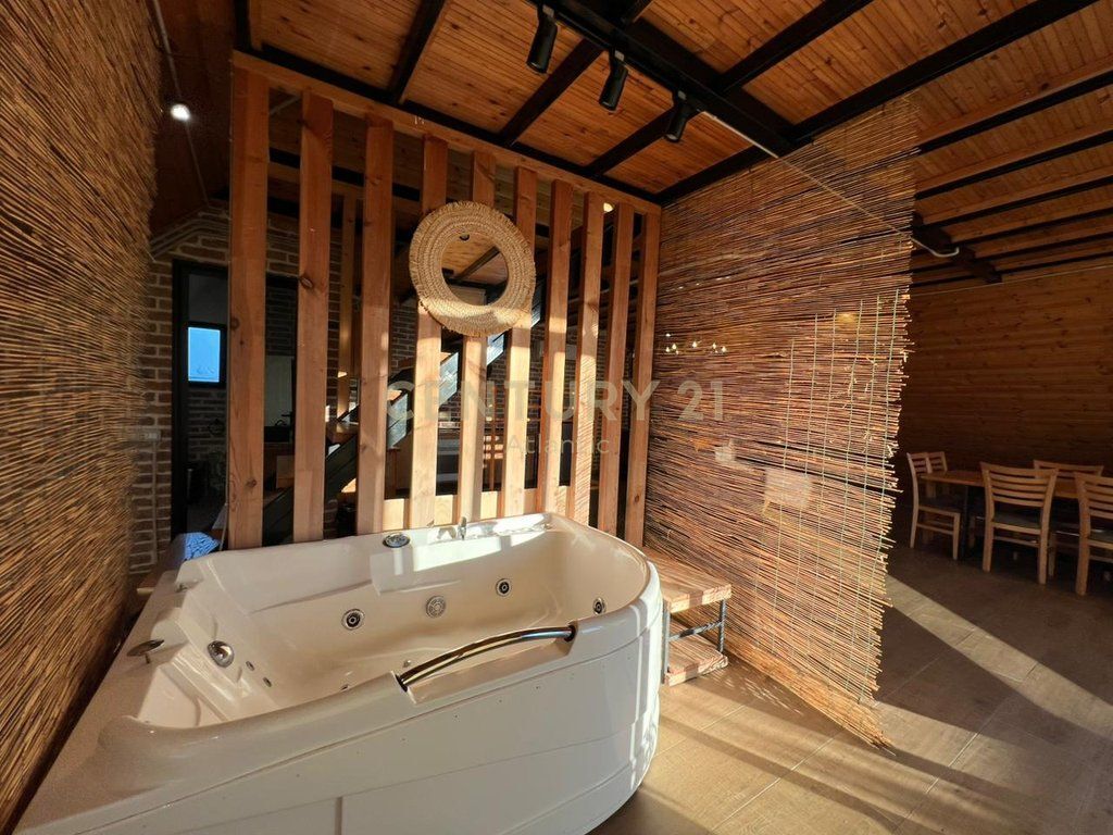 VILE ALPINE DRURI ME JACUZZI PER QERA NE SHKALLNUR DURRES !