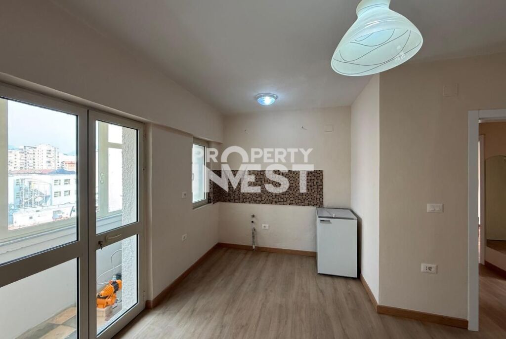 Office space for rent at Pazari i Ri