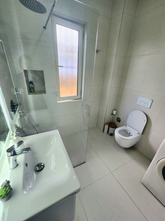 Jepet Me Qera Apartament 3+1+3 Ballkone