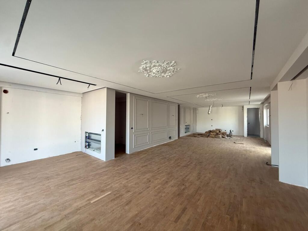 PENTHOUSE 3+1 +3 POSTE PARKIMI PER SHITJE TEK LIQENI I THATE