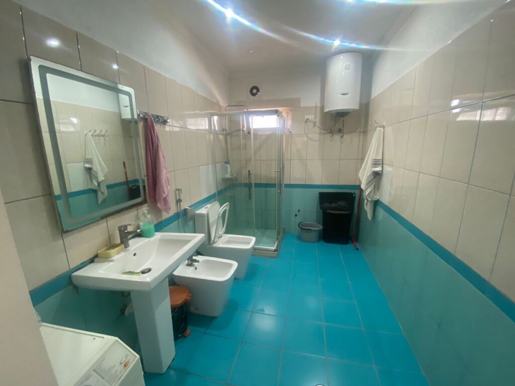 Shitet Banesa Private