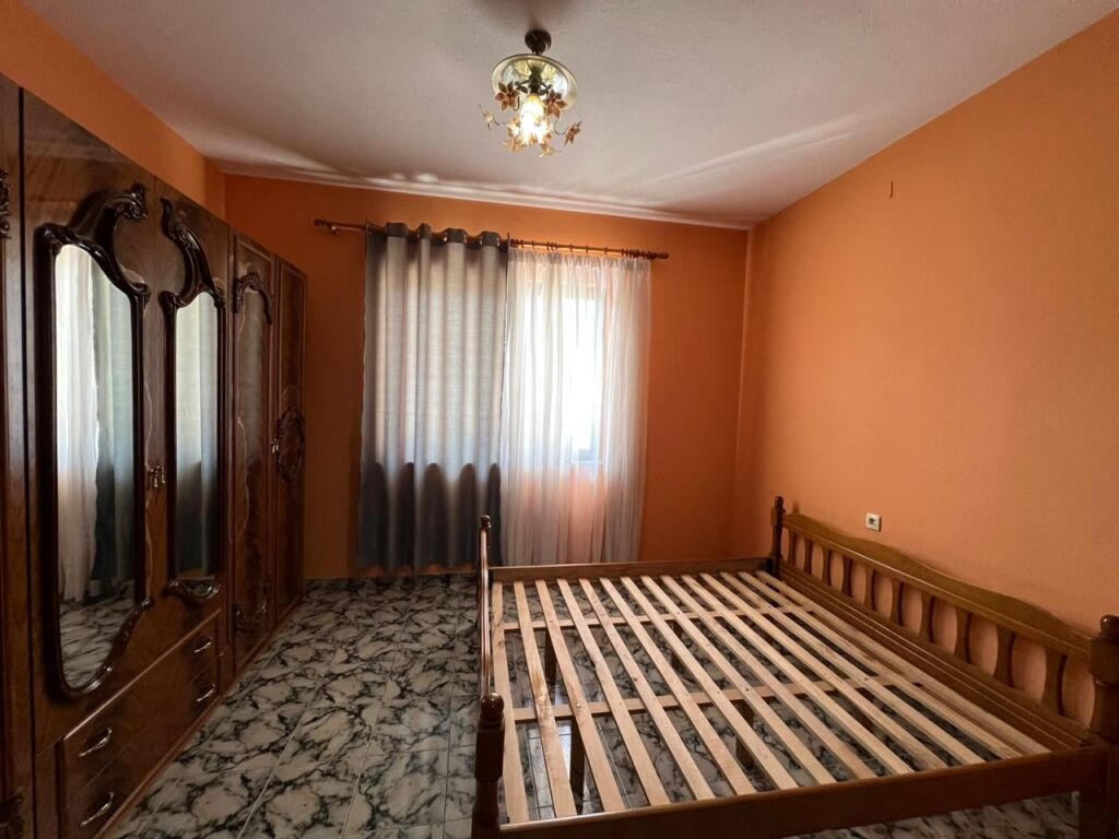 Qira, Shtëpi Private 3-Katëshe “Fresk”, Tiranë.