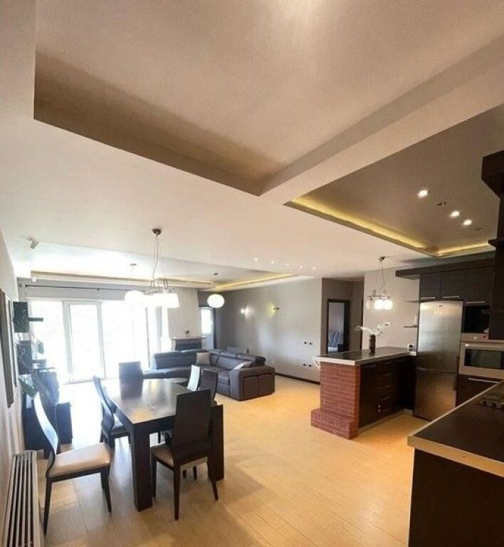 APARTAMENT 3+1 ME QERA TE KOPSHTI BOTANIK!