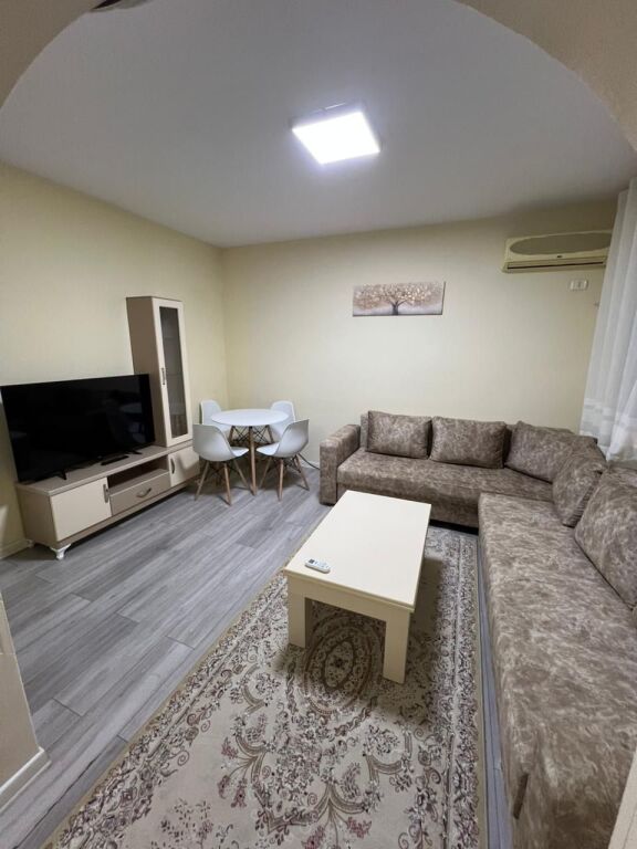 Ofrohet per qera apartament 1+1 ne Myslym Shyri