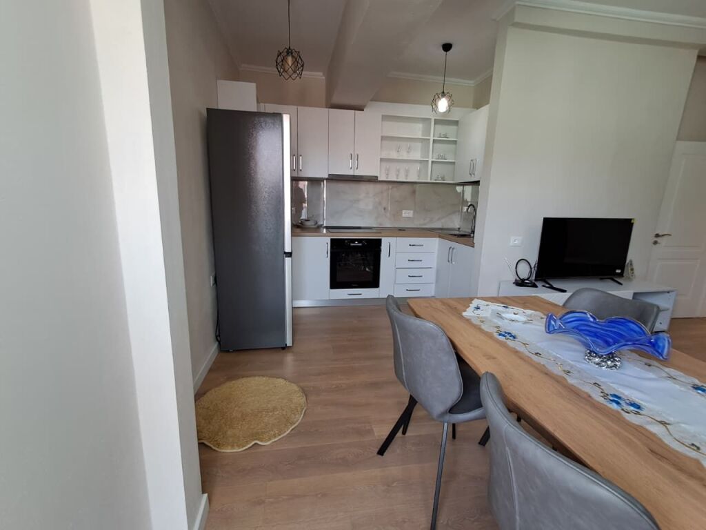 🏡 Jepet me qira apartament 2+1 në qendër të Durrësit, pranë Muzeumit