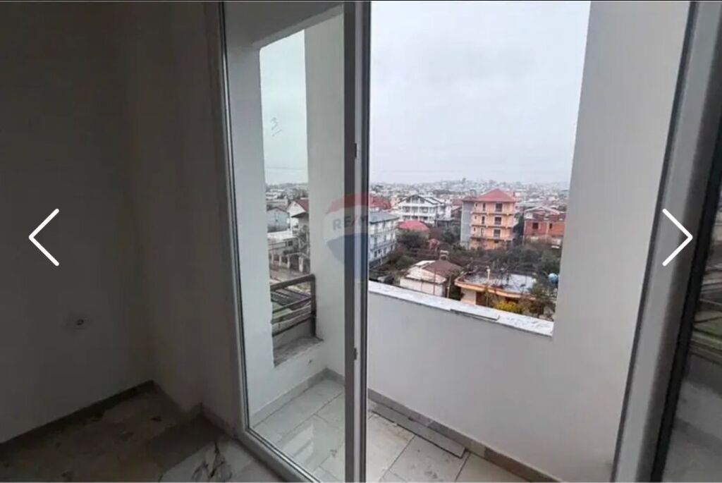 Shitet Apartament 2+1+2 tek Pallatet e Verdha