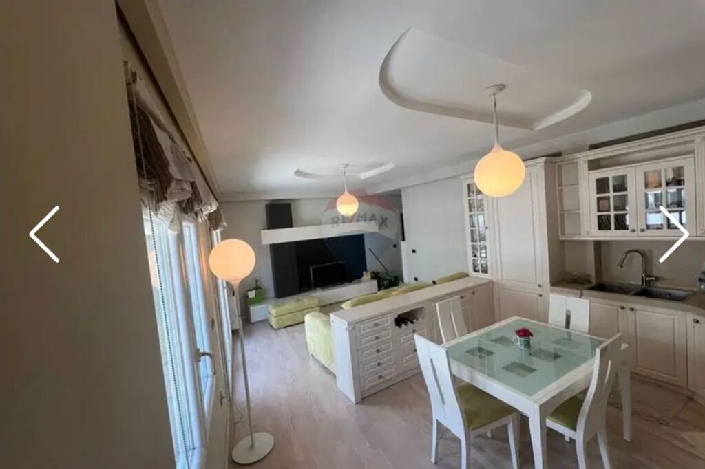 Duplex per shitje me pamje nga Liqeni i Thate!