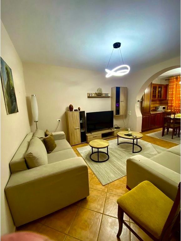 📍 Jepet me Qera 2+1 te "Myslym Shyri" – Zemra e Tiranës! 🏙️