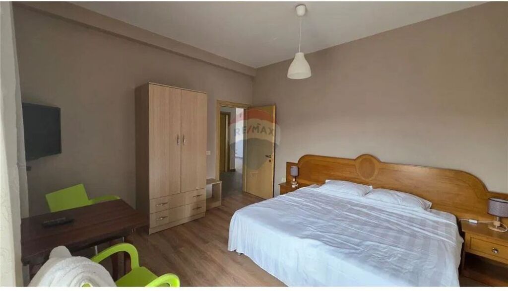 🏡 Vilë 3-Katëshe për Shitje – Pozicion Strategjik në Vlorë