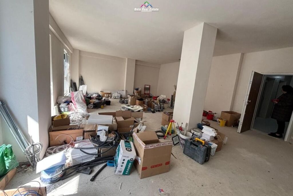 Ufficio in affitto presso il Comune di Parigi (ID BZ2854) Tirana.