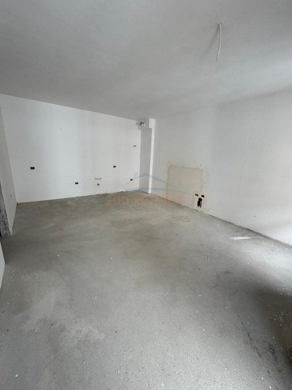 SHITET SUPER APARTAMENT 1+1,BULEVARDI I RI