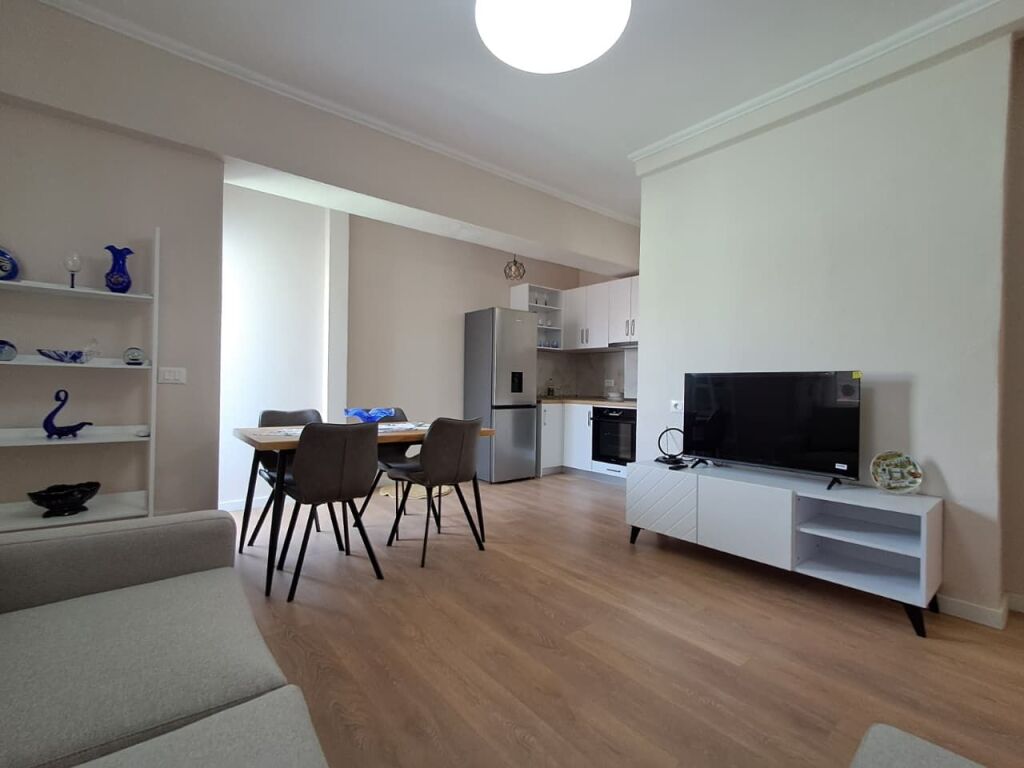 🏡 Jepet me qira apartament 2+1 në qendër të Durrësit, pranë Muzeumit