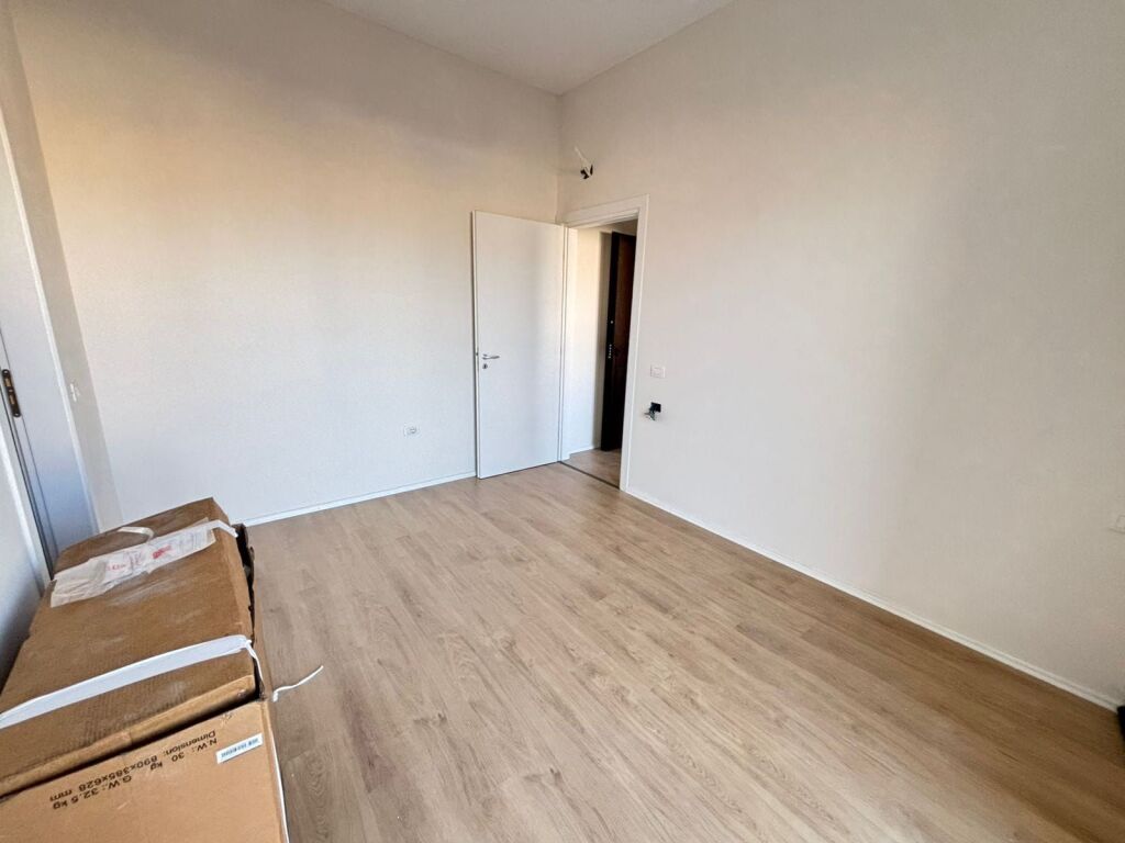 Ufficio in Affitto 2+1+2 in Vasil Shanto (ID BZ2855) Tirana