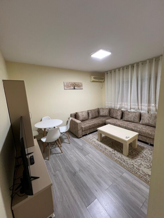 Apartament 1+1 me qira myslym shyr.
