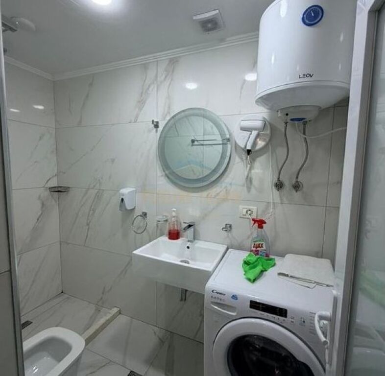 Shitet Apartament 2+1+2 ne rrugen e Barrikadave Tirane