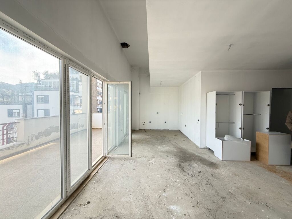 🏡 Shitet Apartament 3+1+2 + Depo – Kompleksi FZ, Liqeni i Thatë