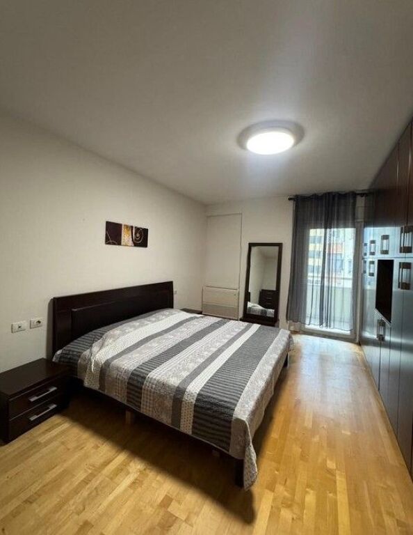 Jepet me qira apartament 2+1 te Atsh prane Pazarit te Ri