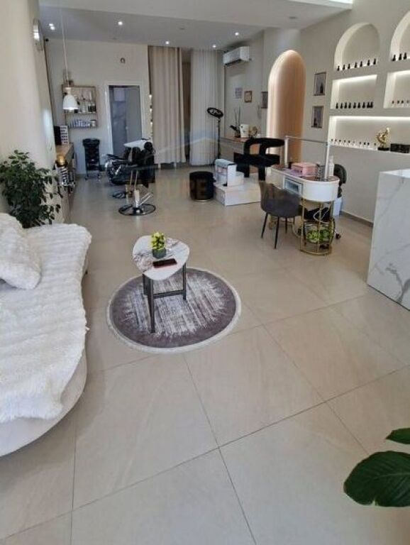 Qira, Ambient Biznesi, Rruga e Kavajës,Tiranë