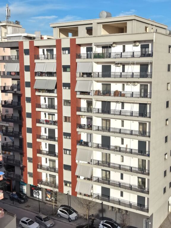 Apartament ne shitje 1+1 prane bar Urban