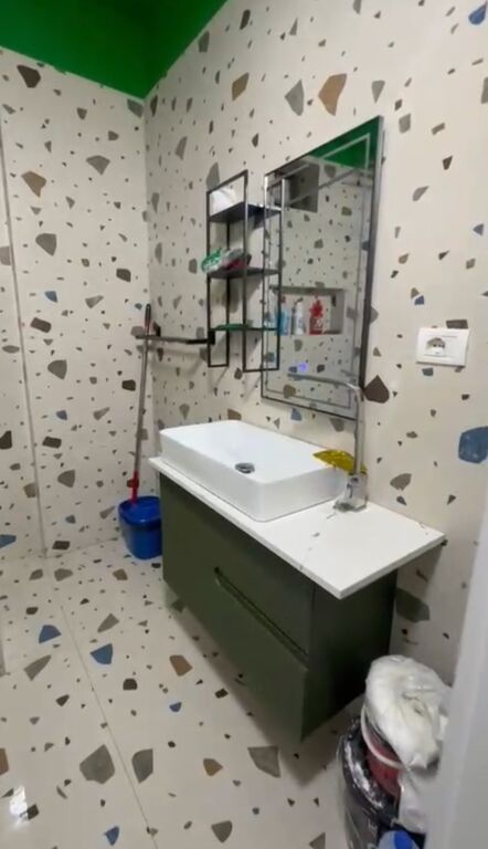 Affittasi 2+1, Astir