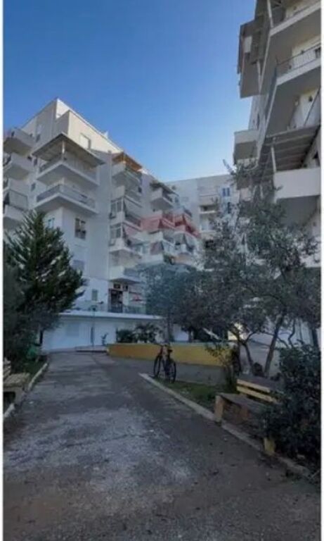 Apartament - Për Shitje - Qyteti Studenti, Tiranë