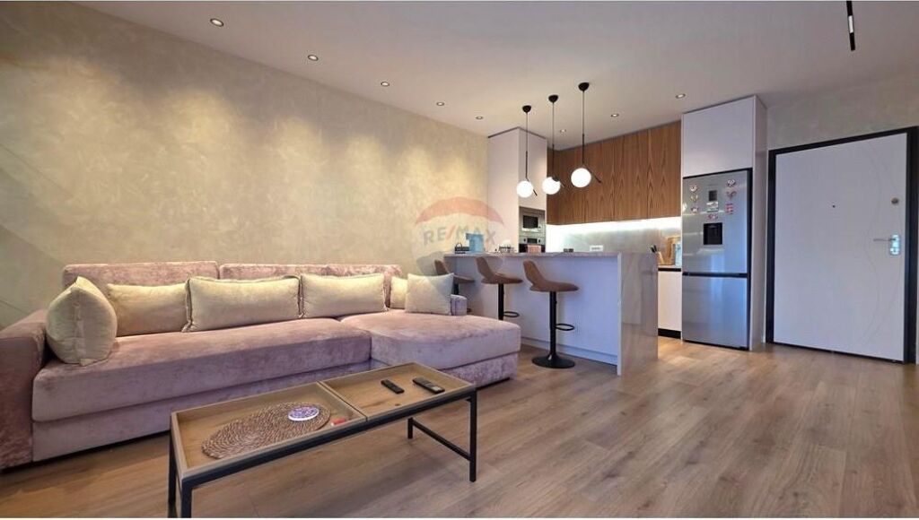 Apartament 1+1prane portit,Vlore