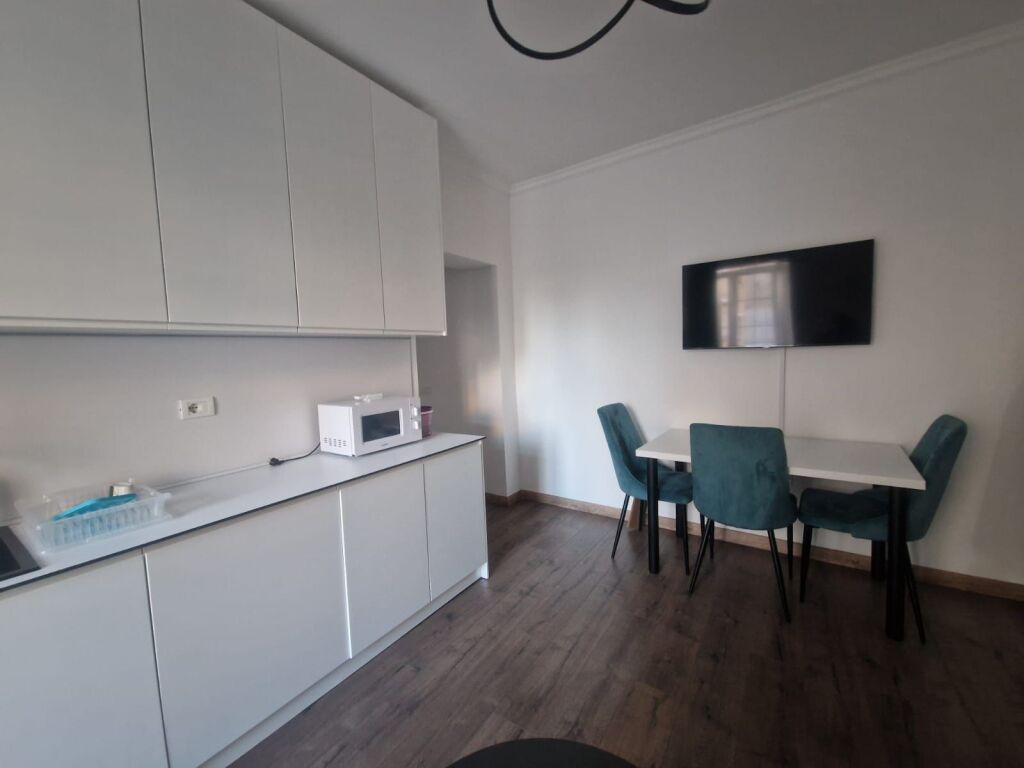 Tek kryqezimi I 21 Dhjetorit jepet apartment me qera