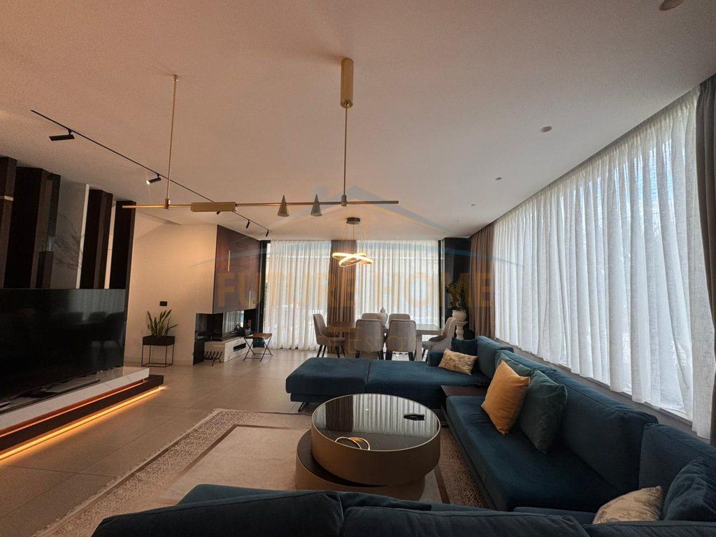 Shitet, Vilë e Bashkangjitur, "San Pietro Residence", Gjiri I Lalëzit