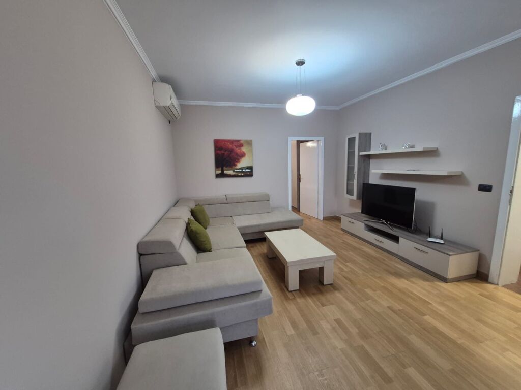 Jepet Me Qera Apartament 1+1+1 Ballkon