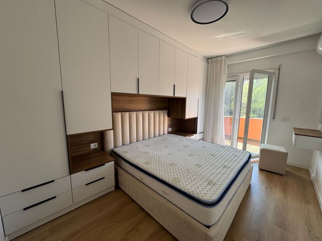 Apartament 1+1 me qira tek Xhamia tek K. Botanik