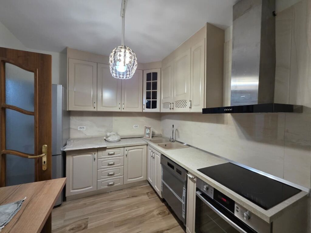 Mine Peza Street, near Qemal Stafa School, a 4+1+2 apartment, furnished, is for rent. 1,500Euro     