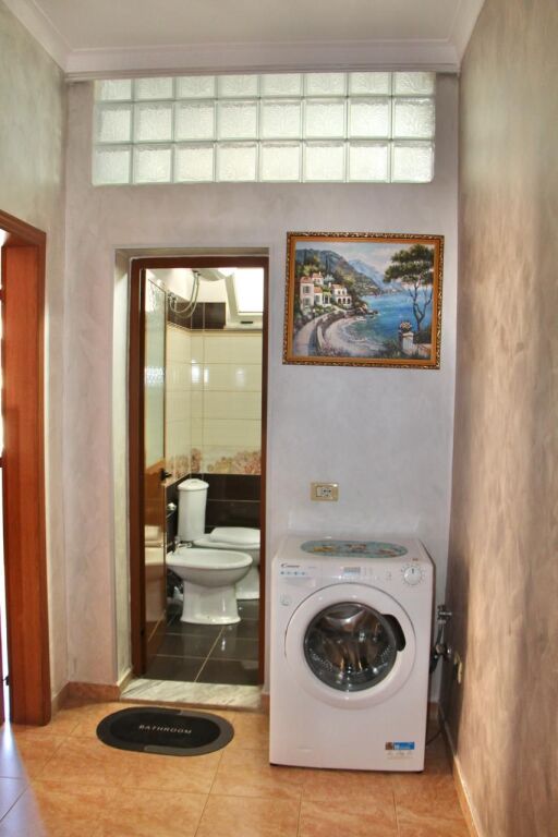 Jepet me Qera Apartament 1+1 Ne Plazh Hekurudha