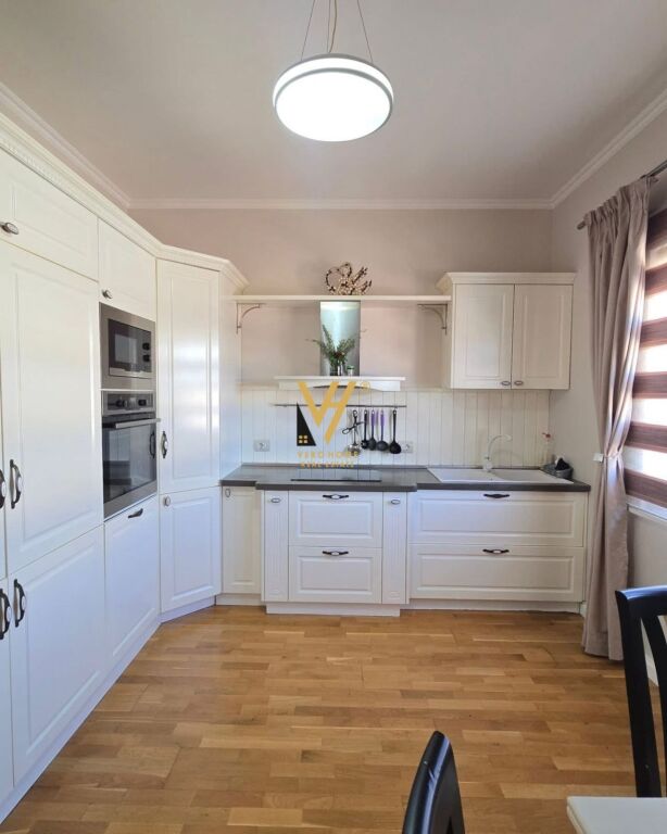 SHITET PAPAFINGO 2+1 TE LIQENI I THATE 270.000 EURO