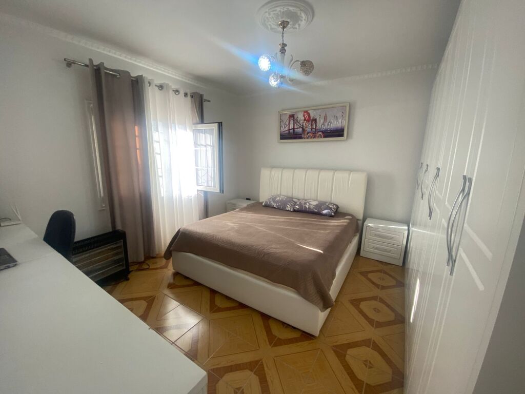 Shitet Banesa Private