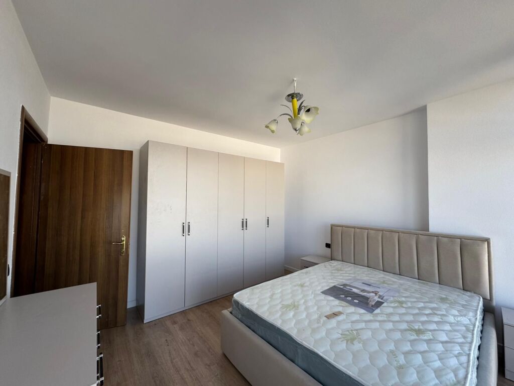 Jepet me Qira Apartament 2+1+2 – Rruga e Kavajes, prane Globe