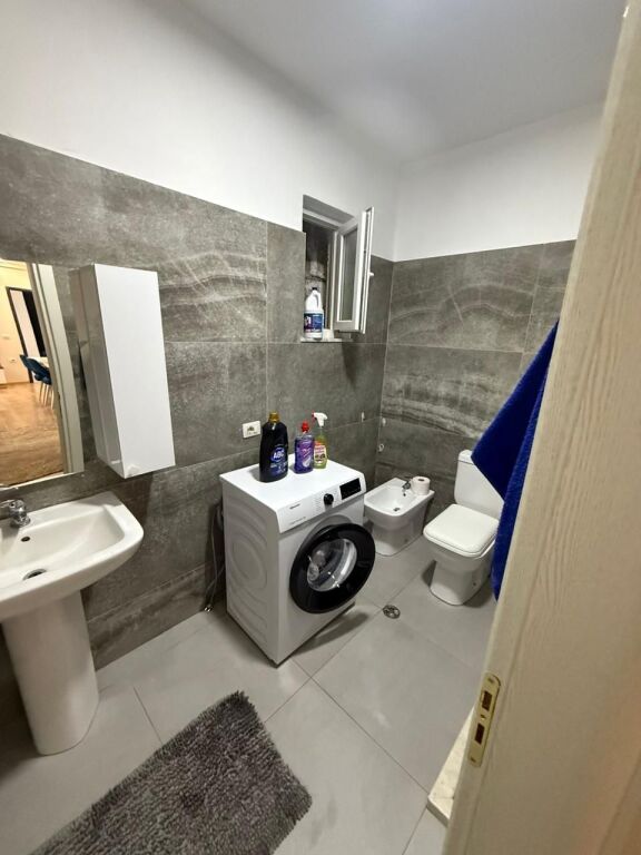 SHITET APARTAMENT 2+1 90m2 PLAZH DURRES 190000 EURO