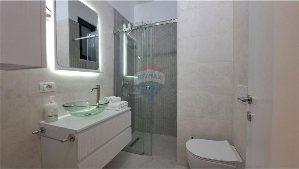 Appartamento 2+1+2 in Vendita, vicino alla Scuola Marina, Vlore