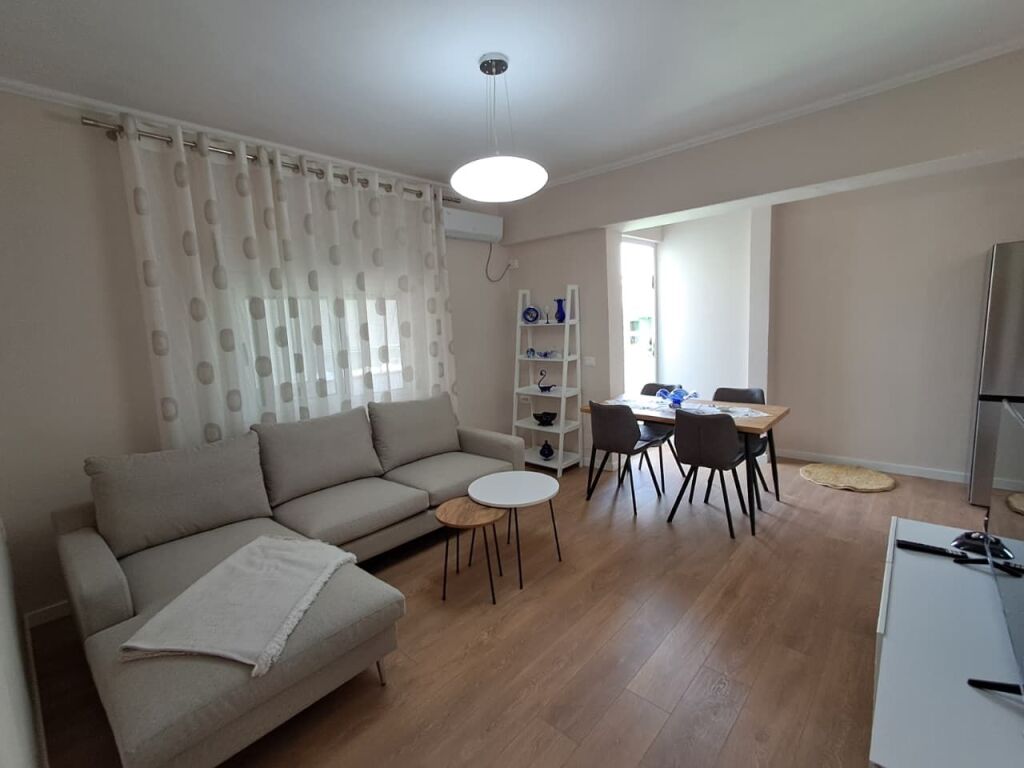 🏡 Jepet me qira apartament 2+1 në qendër të Durrësit, pranë Muzeumit
