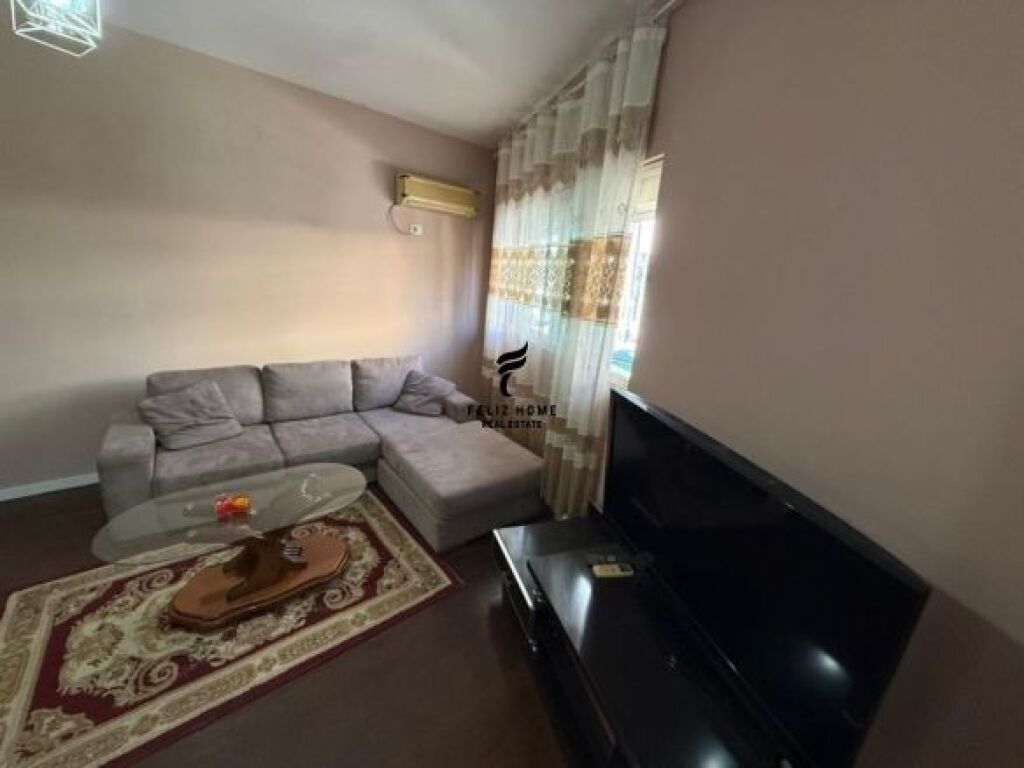 APARTAMENT ME QERA 2+1 TREGU ELEKTRIK 50.000 LEKE FH-58911
