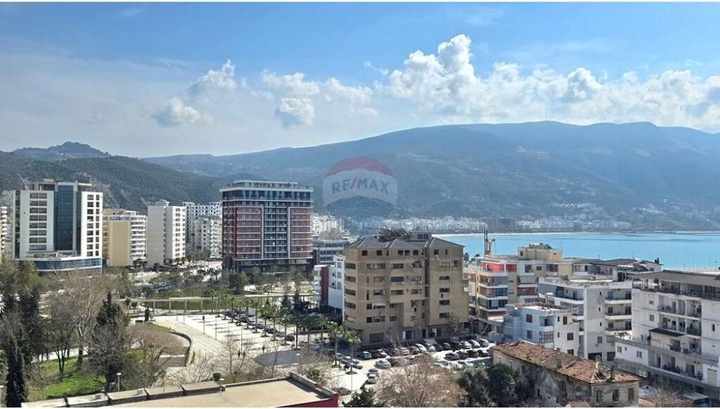 Apartament 1+1prane portit,Vlore