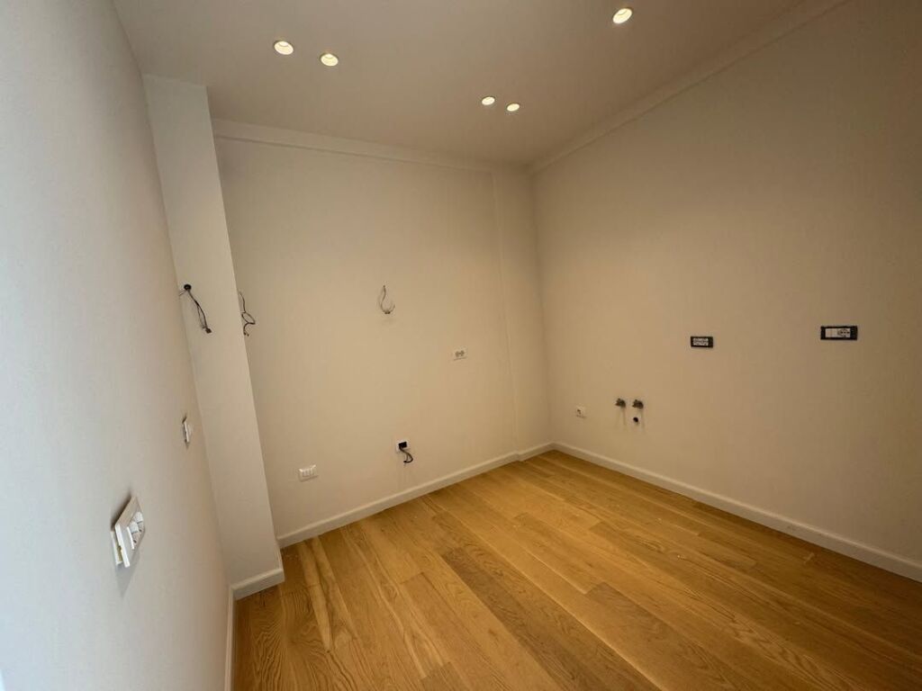 Shitet Apartament 3+1+2📍Pallati Brigadave