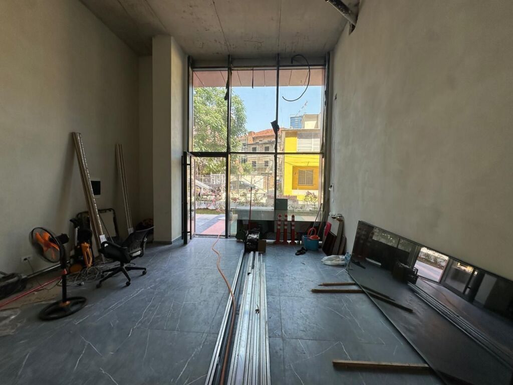 Shop for sale on floor 0 in the "Roma" Gallery on Kavaja Street.