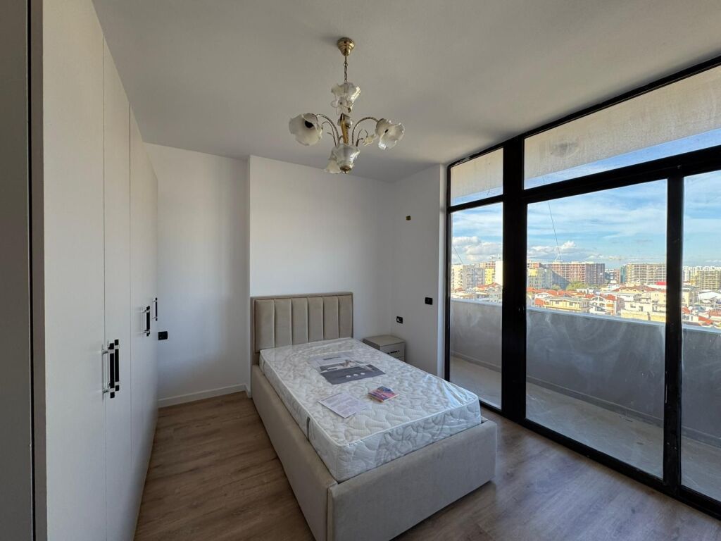 Jepet me Qira Apartament 2+1+2 – Rruga e Kavajes, prane Globe