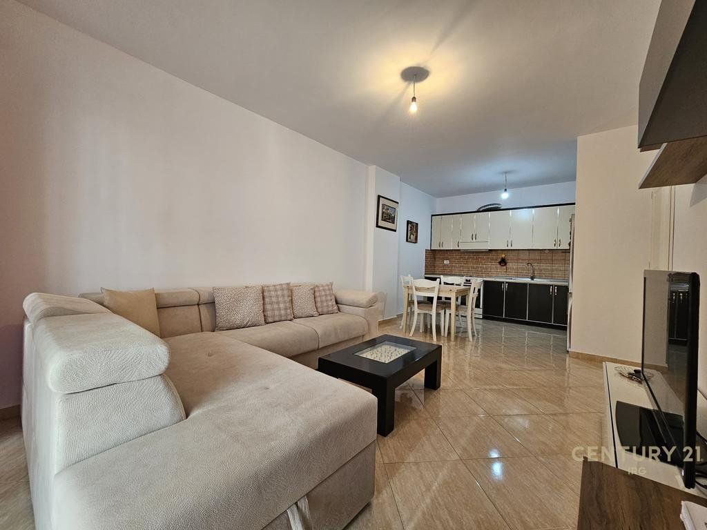 Apartament 2+1 tek Pallatet Cabej!