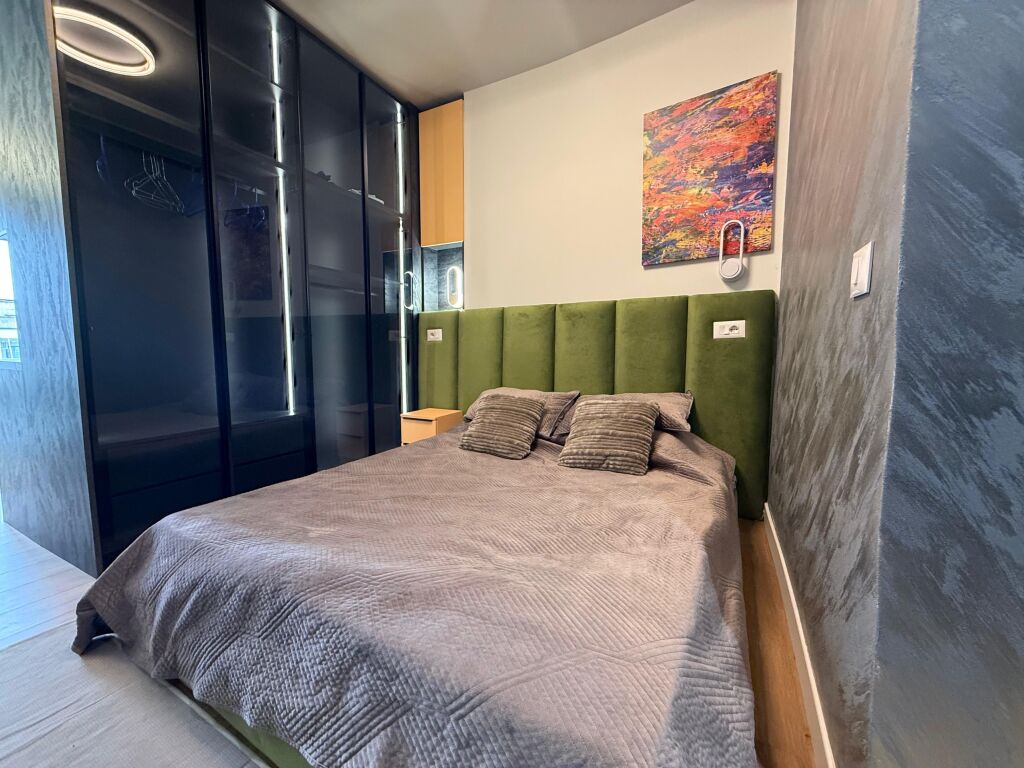 Studio elegante nel centro di Astir, disponibile ora!