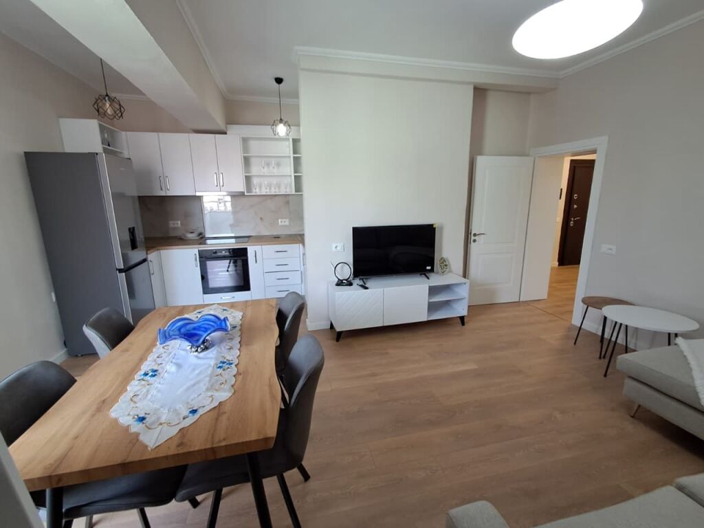 🏡 Jepet me qira apartament 2+1 në qendër të Durrësit, pranë Muzeumit