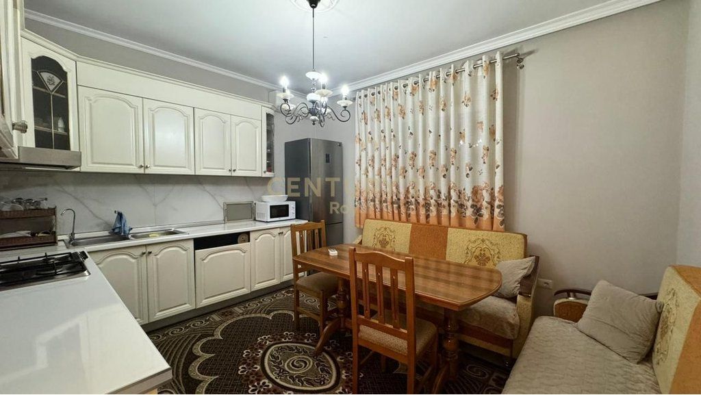 VILE NE SHITJE NE ZONEN E SHKOZES, PRANE UNAZES SE MADHE 480,000 € Sip. Totale  640m2