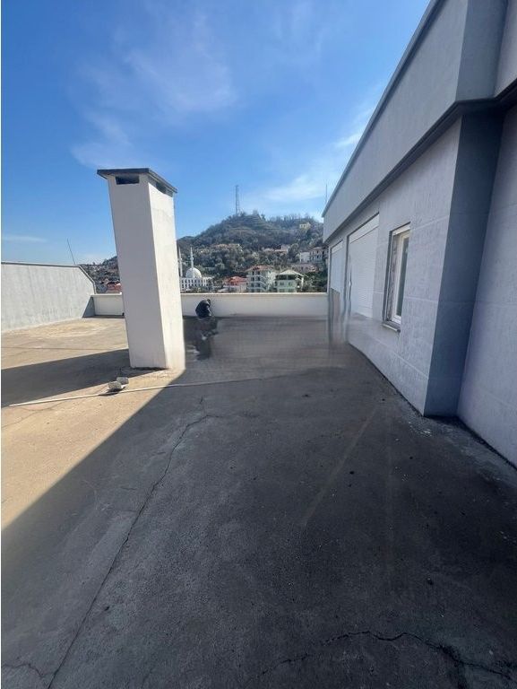 Penthouse për shitje në Misto Mame 190,000 €